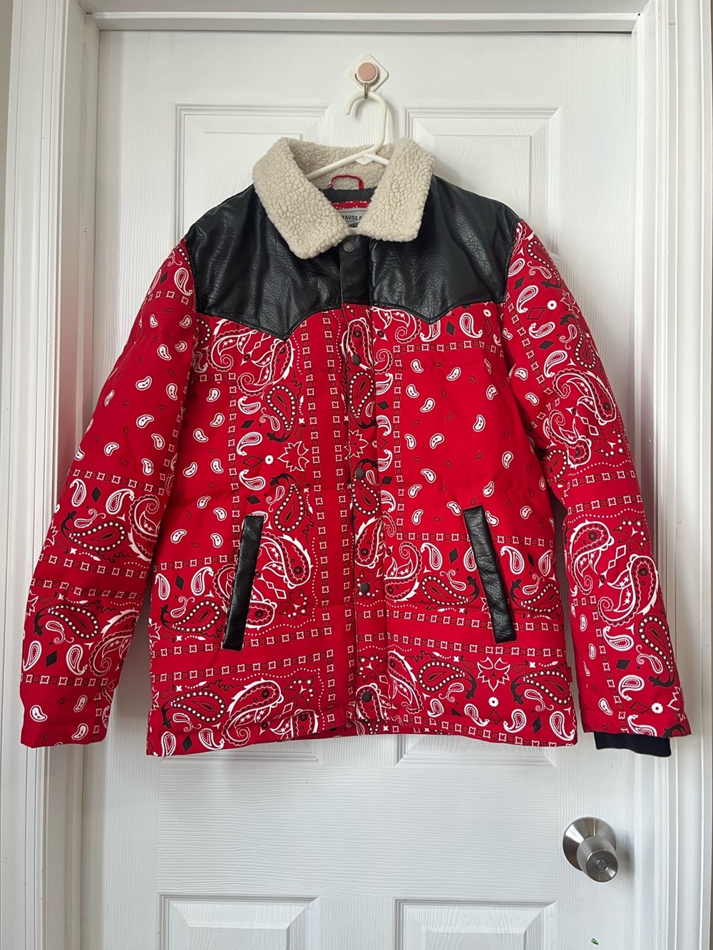Levi's Men's Out West Mixed Media Red Bandana Print Puffer jacket size M